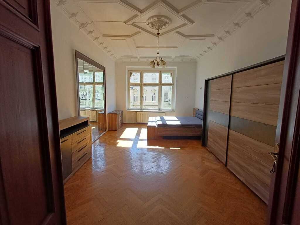 Odrestaurowana kamienica I Wysokość 3,30 m