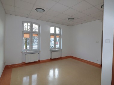 Lokal usługowy gabinet biuro do wynajęcia parter w Gnieźnie k/szpitala-1