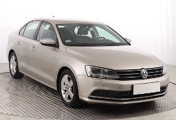 Volkswagen Jetta VI , Salon Polska, Klima, Parktronic, Podgrzewane siedzienia