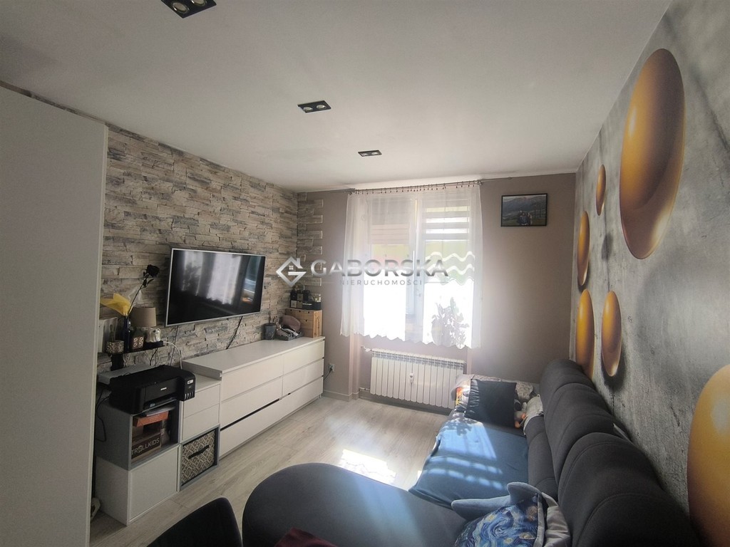 2 pokoje - ogrzewanie miejskie -ogródek 700 m2