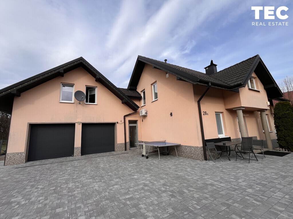 Dom 220 m² | Garaż 2-stan. | Działka 18 ar l - Widok 2