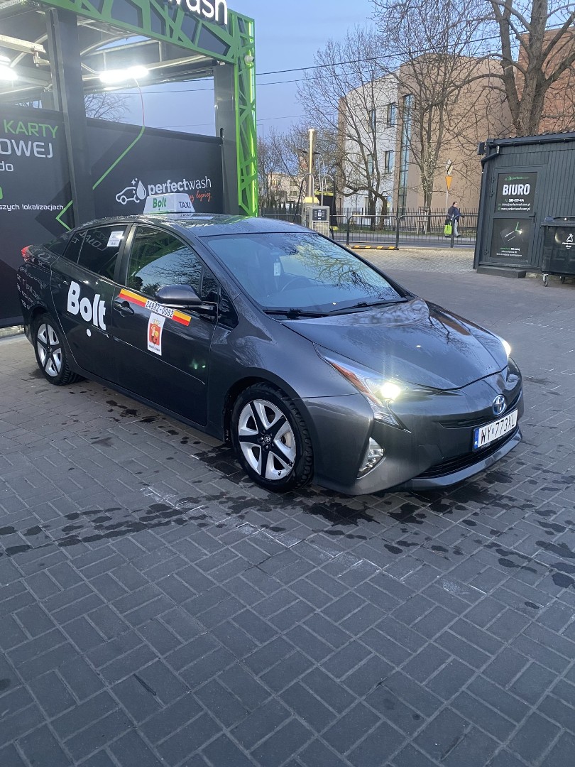 Toyota Prius IV samochód jest w dobrym stanie