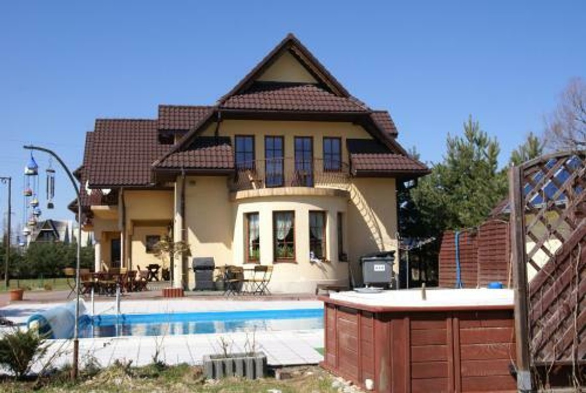 Hotel, kort tenisowy, basen, jacuzzi, sauna