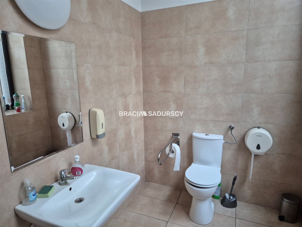 Bronowice, parter, 95 m² biur + parking - Więcej
