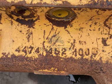 Liebherr L544 - obudowa mostu osi-1