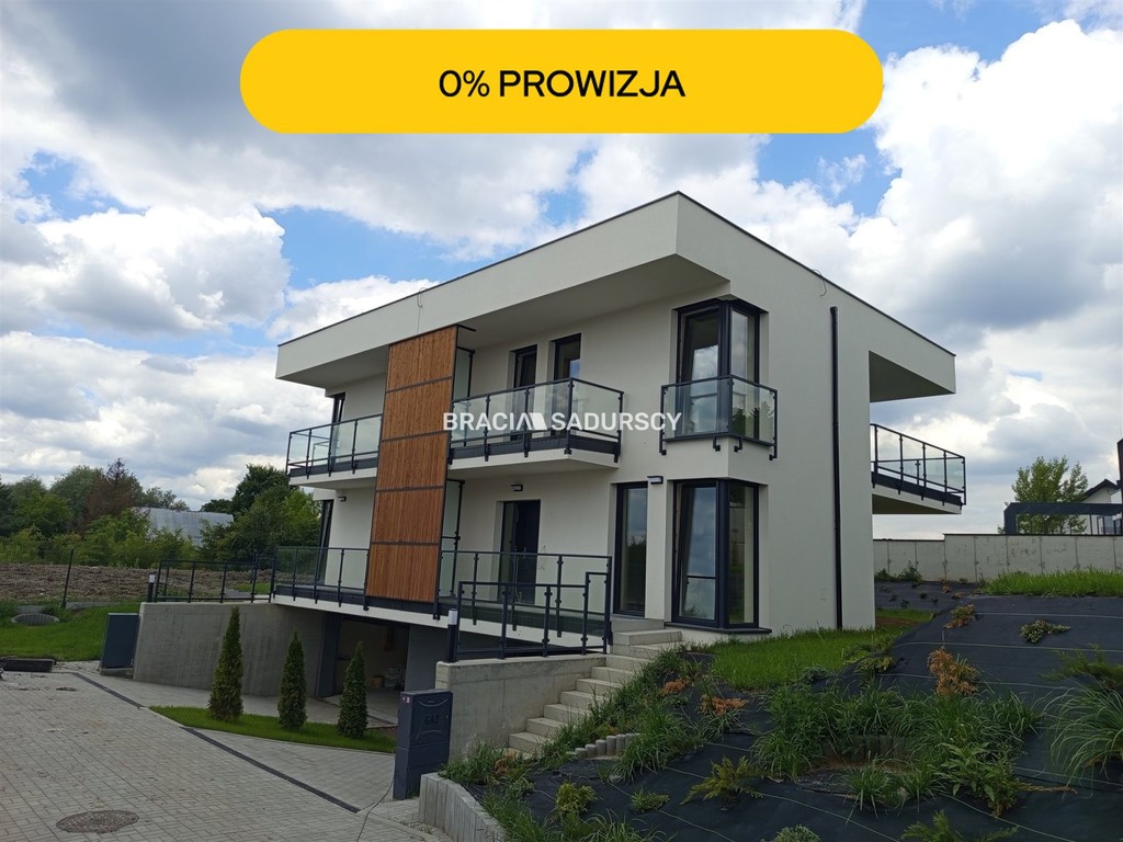 Nowoczesny dom w zielonej okolicy