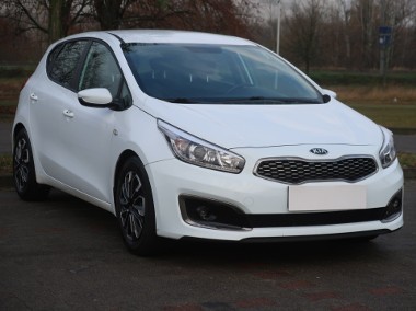 Kia Cee'd II , Klima, Tempomat, Podgrzewane siedzienia-1