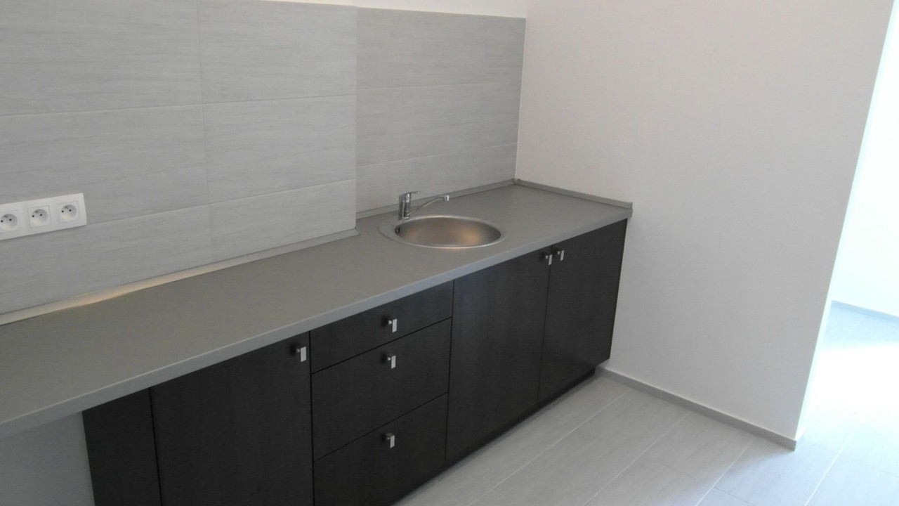 Funkcjonalne biuro w centrum - Widok 6