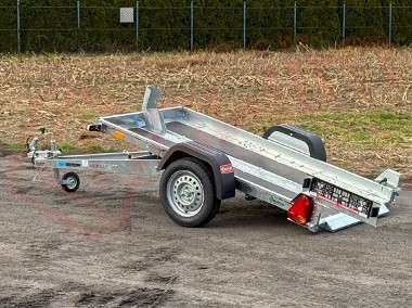 PRZYCZEPA PLATFORMOWA VIARUS 750 KG – 2,2 × 1,12 M, ODCHYLANY POKŁAD-1