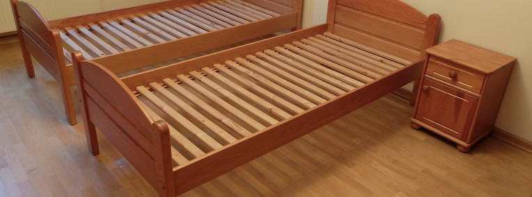 2 solidne łóżka drewniane w stanie idealnym.-1