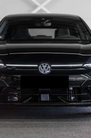 Volkswagen Golf VIII R Black Edition 2.0 TSI 4Mot. DSG Black Edition 2.0 TSI 4Mot. DSG 3-2