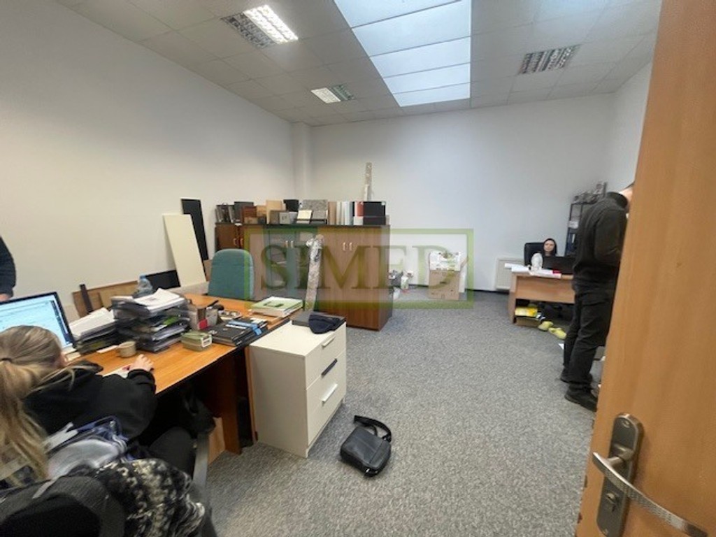 Świetliki dachowe,parking,recepcja,ochrona,dost.24 - Widok 5