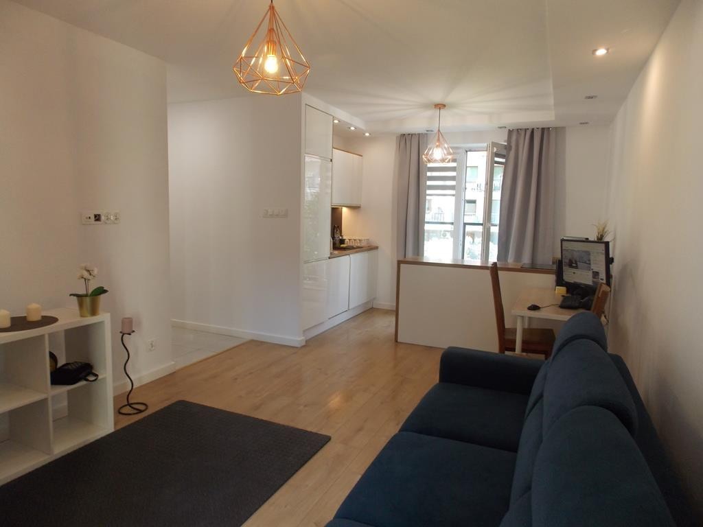 PŁASZÓW/PRZEWÓZ 3 POKOJE W 6-LETNIM APARTAMENTOWCU.