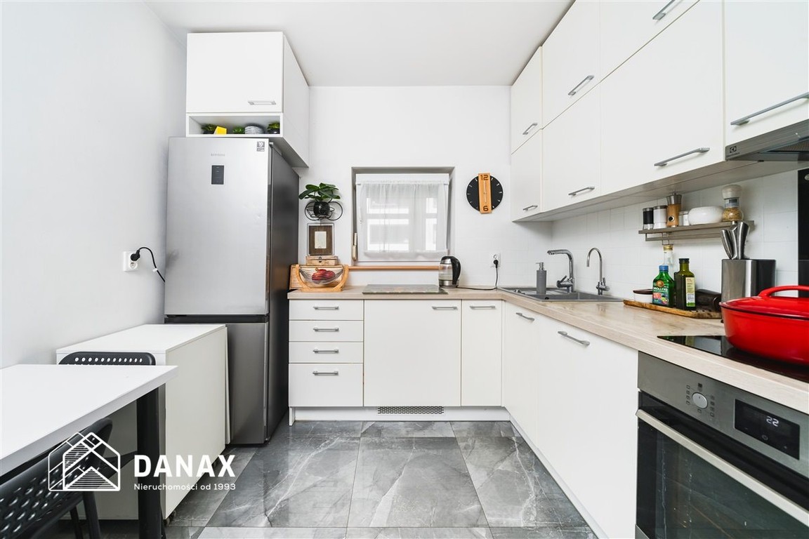 2-3 pokojowe, duży balkon, komórki, parking – další