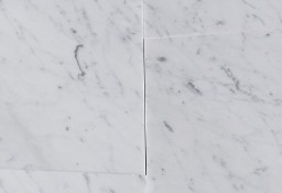 Płytki marmurowe Carrara Bianco pasy 1 cm poler