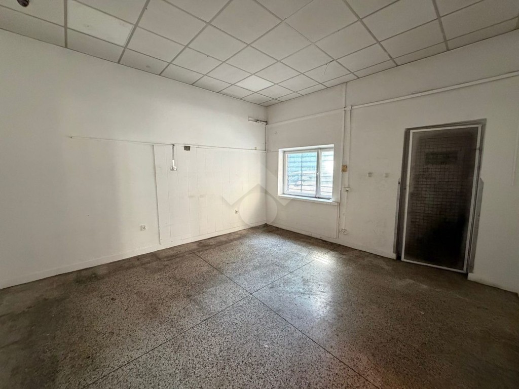 Przestronny lokal usługowo-handlowy z dużą witryną! - Widok 6