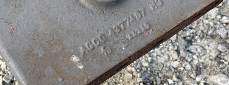 Massey Ferguson 5710 5711 5712 5713 Wahacz wspornik mostu AGCO 4377487-1