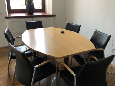 Duński stół konferencyjny z 6 stołkami ze skóry w bardzo dobrym stanie.-1