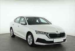 Skoda Octavia IV , Salon Polska, Serwis ASO, VAT 23%, Klimatronic