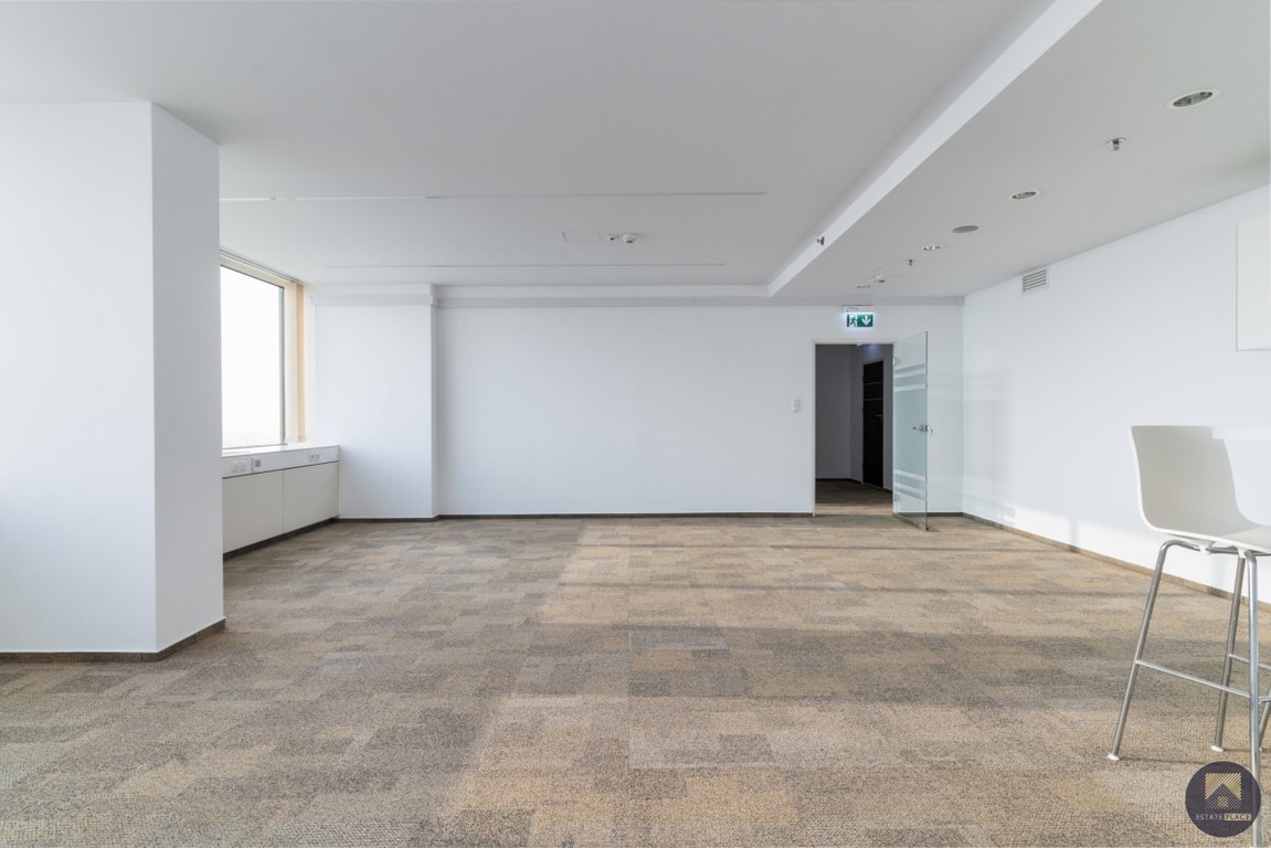 Biura w Topowej Lokalizacji w Centrum – pohled 3