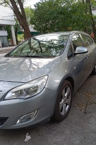 Sprzedam prywatny samochód Opel Astra J Kombi z niezawodnym silnikie-2