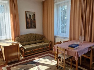 Mieszkanie 2 pokoje plus kuchnia, ogród - piętro domu Brwinów-1