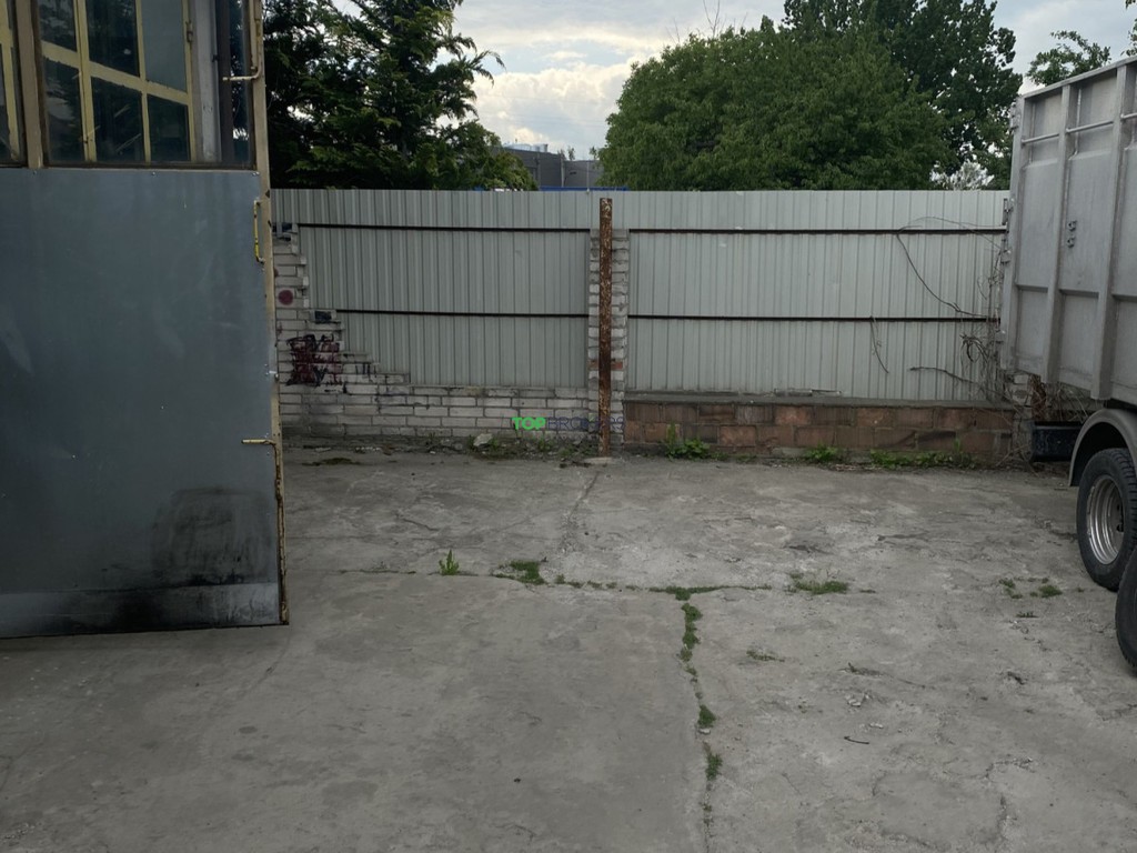 Lokal na magazyn/warsztat – další