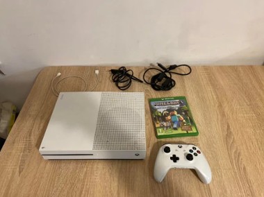 Sprzedam Xbox One S + pad-1