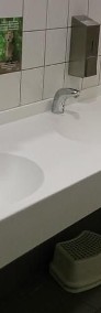 Wyposażenie łazienek publicznych. Umywalki wielostanowiskowe na wymiar. Producent umywalek wielostanowiskowych z blatem LUXUM-4
