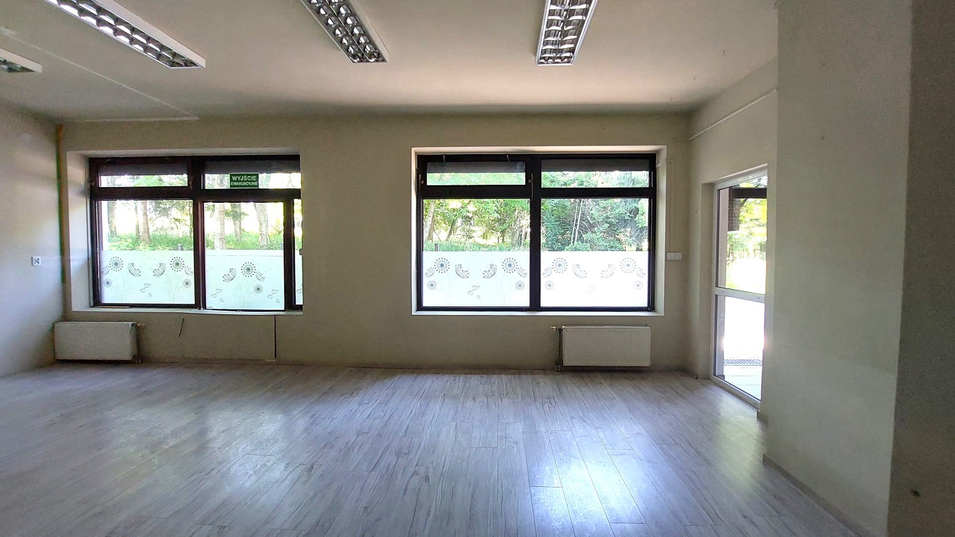 Lokal usługowy 104 m² z ogrodem na wynajem - Widok 3
