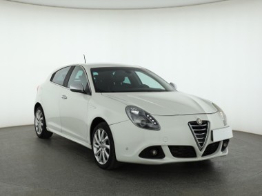 Alfa Romeo Giulietta , Skóra, Navi, Klimatronic, Tempomat, Parktronic-1