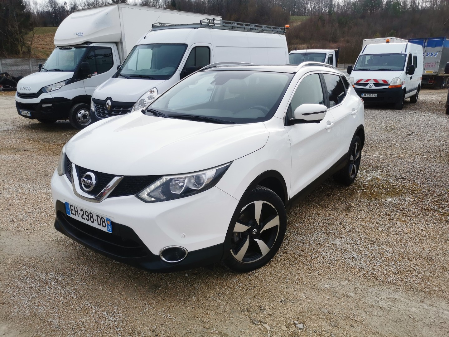 Nissan Qashqai II 1.2 benzyna Niski przebieg kamera cofania Nawigacja