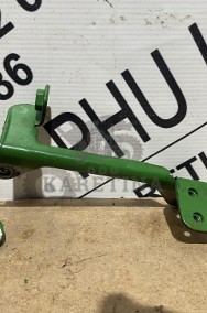 John Deere 6068 - uchwyt miarki oleju RE546599-2