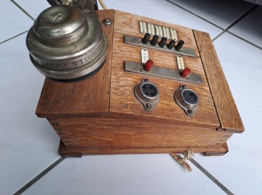 Stary zabytkowy drewniany  telefon -1