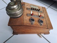 Stary zabytkowy drewniany  telefon 