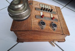 Stary zabytkowy drewniany  telefon 