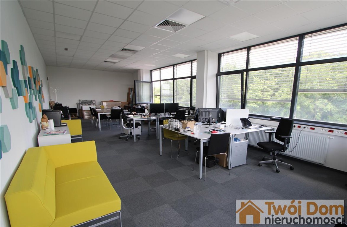 KARŁOWICE | Biuro 67 m²+zaplecze socjalne| Parking – pohled 2