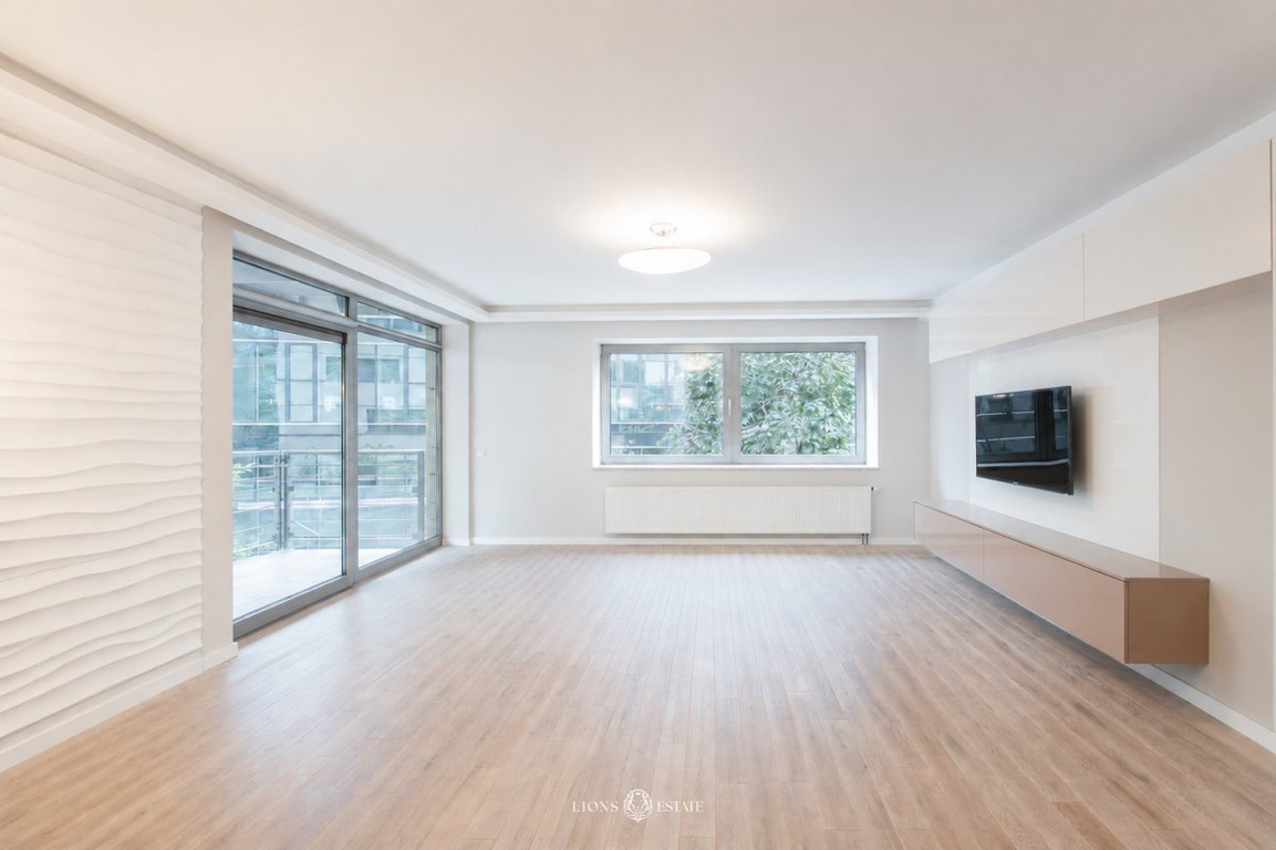 Przestronny apartament przy Pl. Trzech Krzyży - Widok 2