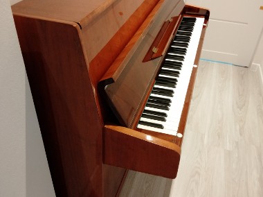 Pianino Legnica-1