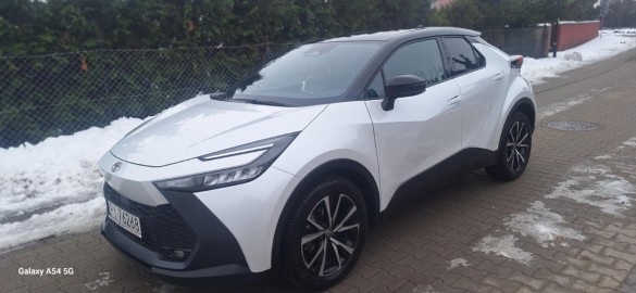 Sprzedam Toyota C-HR 2023 r HSD Style 2.0 Hybryd