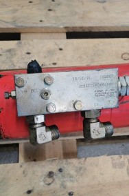 Cylinder hydrauliczny poziomowania łyżki Manitou MT 1030-2