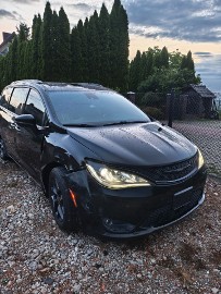 Chrysler Pacifica Limited S Black Edition 