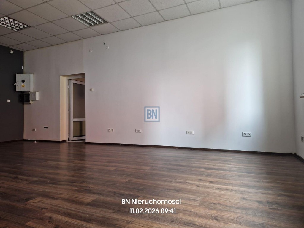 Lokale biurowo-usługowe na pierwszym piętrze - Widok 2