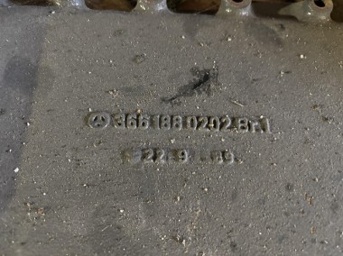 Mercedes OM366 Claas - chłodnica oleju pokrywa 3661880202-2