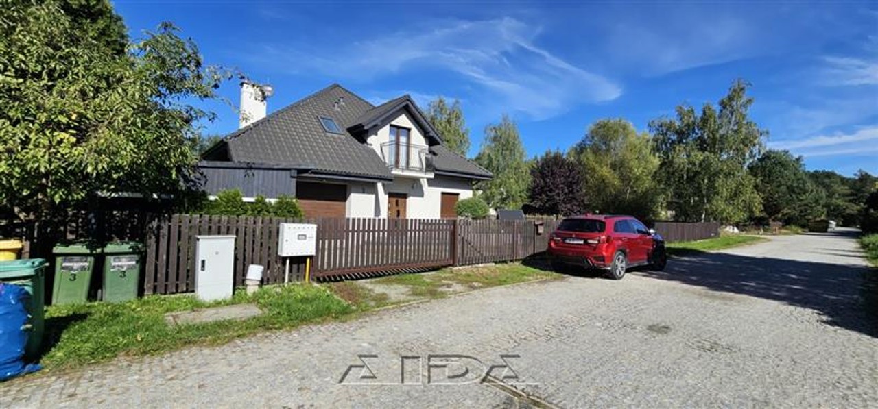 Dom na sprzedaż, 5 pokoi, 236 m², Czernica