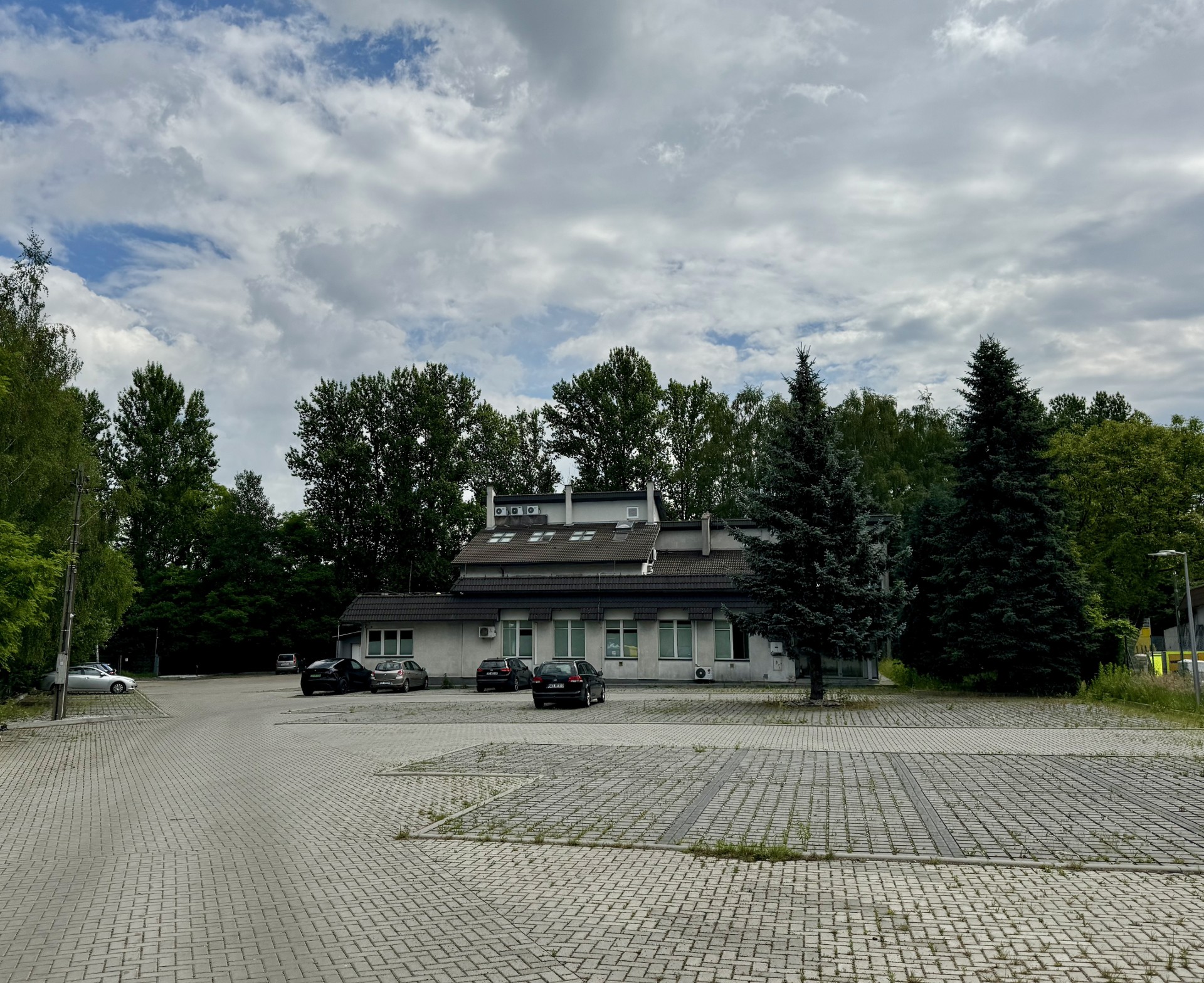 biurowiec na sprzedaż