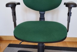 Krzesło biurowe z regulowanym oparciem i siedziskiem