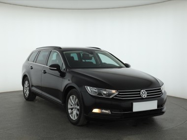 Volkswagen Passat B8 , Automat, Navi, Klimatronic, Tempomat, Parktronic,-1