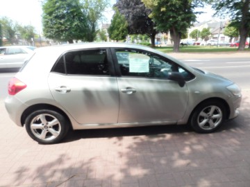 sprzedam fajne ekstra zadbane auto toyoota auris