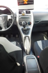 sprzedam  fajne  zadbane auto toyota auris-2